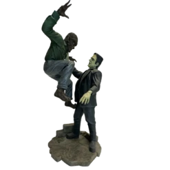Frankenstein Meets The Wolf Man Diorama Statue