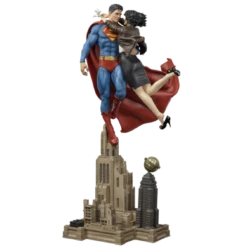 Superman And Lois Lane Sixth Scale Diorama